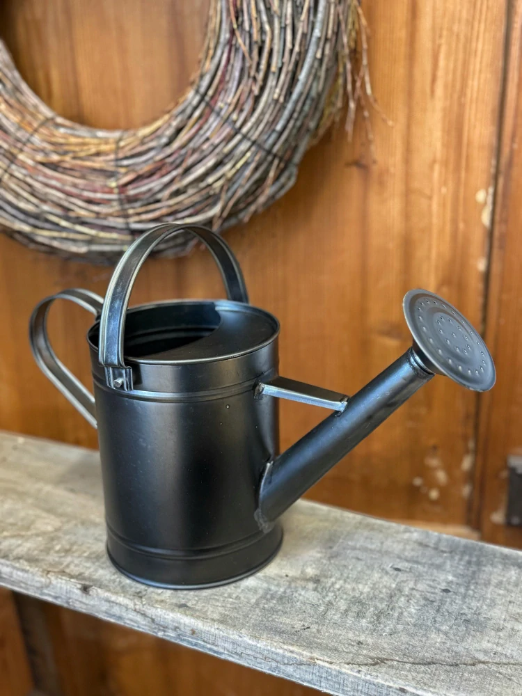 Dekorační plechová konev 1,65 L - černá