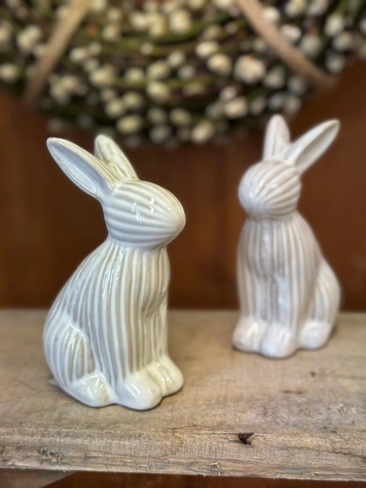 Sedící porcelánový králík 