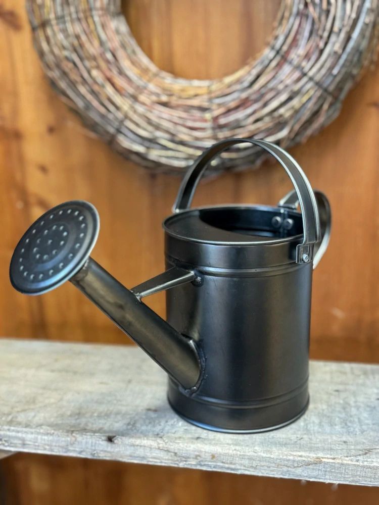 Dekorační plechová konev 1,65 L - černá