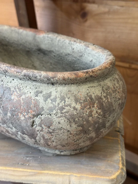 Betonová nádoba oválná - rustikální patina
