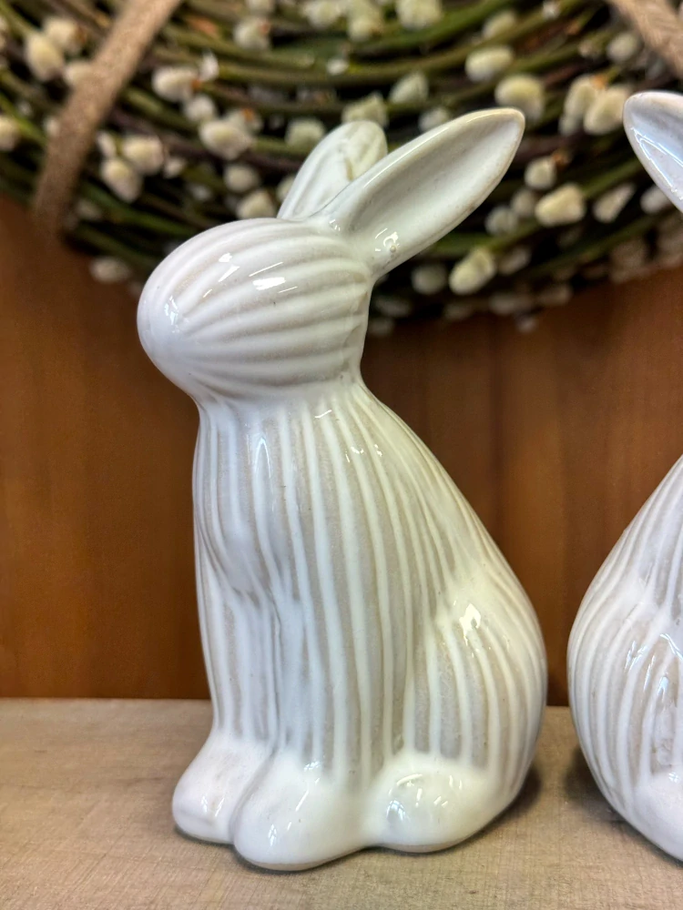 Sedící porcelánový králík 
