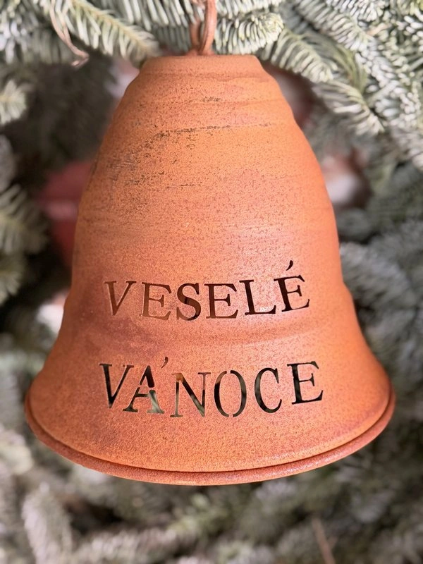 Rezavý závěsný zvon s nápisem Veselé Vánoce