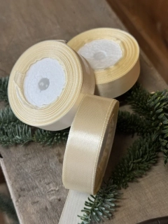 Saténová krémová stuha (2 cm x 15 m)