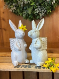 Porcelánový zajíc s nůší*